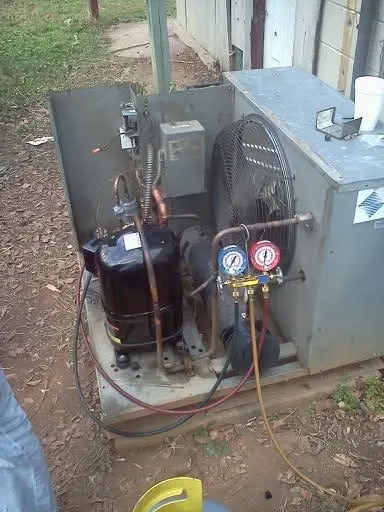Commercial refrigeration compressor service and gauges